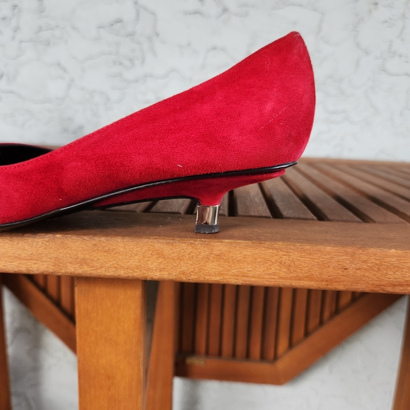 [39, 8-8.5] Vicini Red Suede Heels Size EU 39 US 8.5 Elegant Design Kitten Heels - Picture 4 of 11